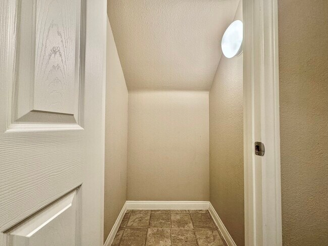 Building Photo - 8173 Crimson Creek Ct