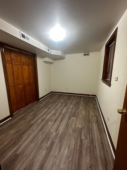 Building Photo - 1328 W Melrose St