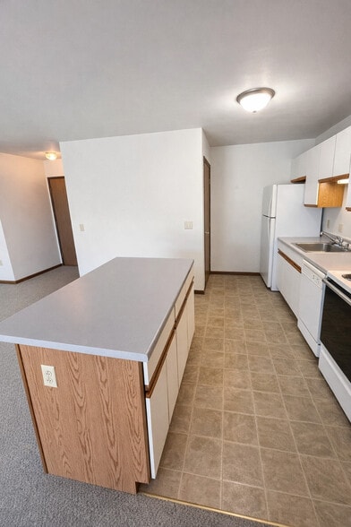 Building Photo - 201 - 207 West Win Heights