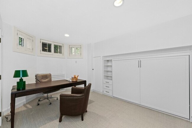 Building Photo - 342 Marlborough St