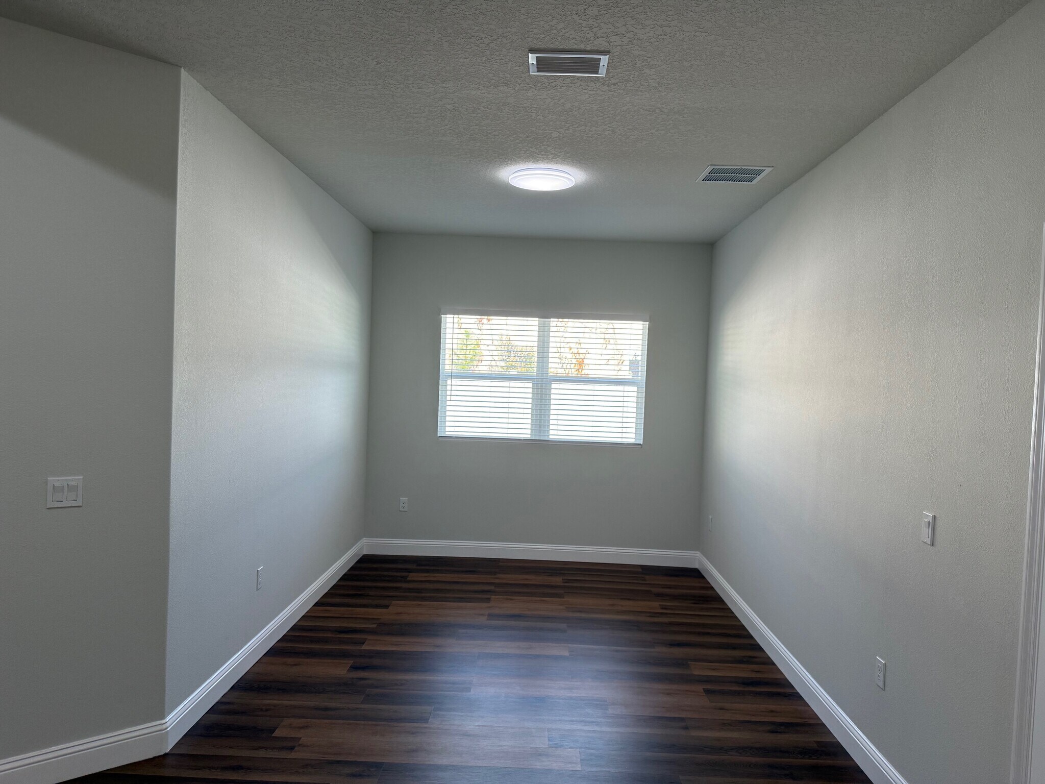 Building Photo - 9 Ullemay Ct