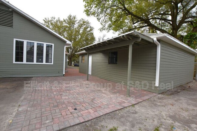 Building Photo - 1127 Oakhill St