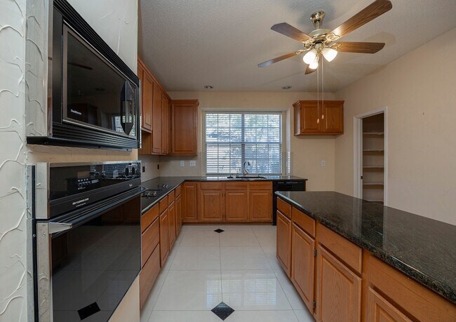 Building Photo - 7405 Stoney Point Dr