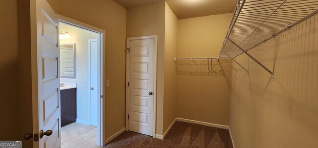 Building Photo - 525 Twelve Oaks Dr
