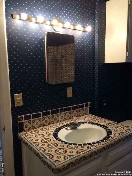 Building Photo - 230 E Mulberry Ave