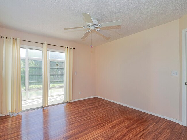 Building Photo - 110 Spring Lake Ct
