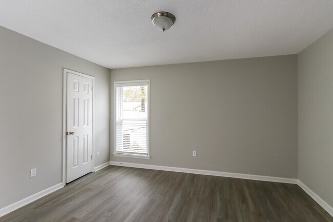 Building Photo - 4652 Benoit Dr