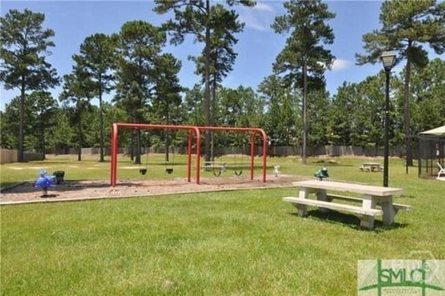 Building Photo - 240 Summer Hill Way