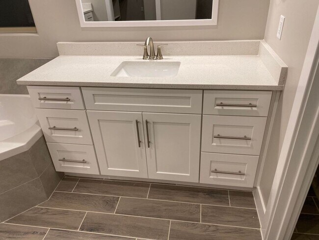 Building Photo - Wonderful 3 Bedroom Townhome. Water, sewer and garbage included.