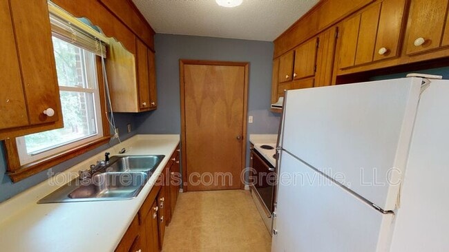 Building Photo - 229 Cedar Crest Rd