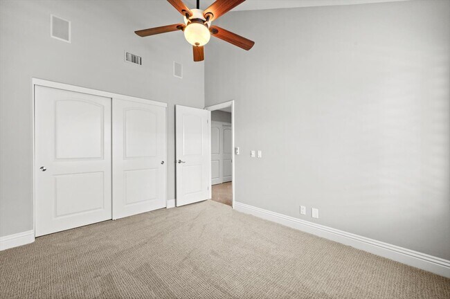 Building Photo - 2547 Orange Ave