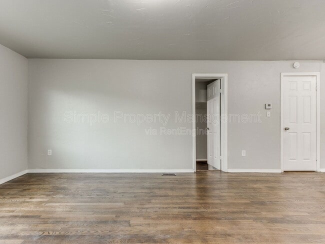 Building Photo - 1800 Hampton Rd