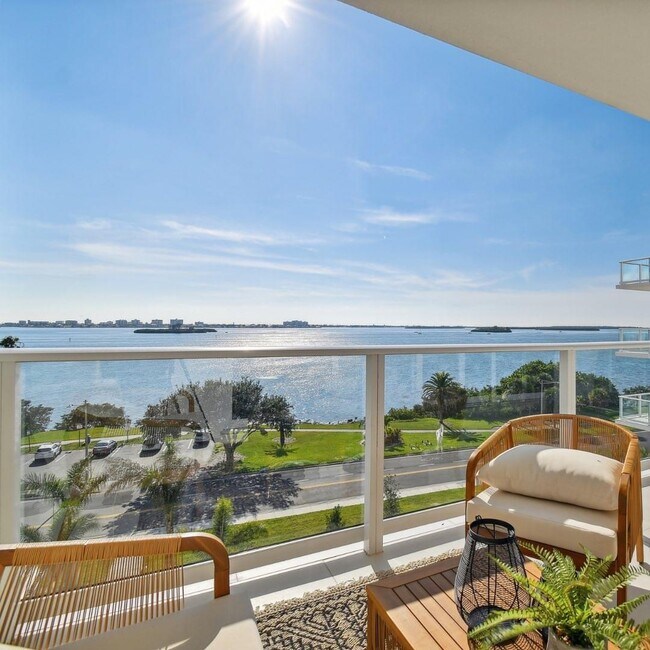 Building Photo - 1020 Sunset Point Rd