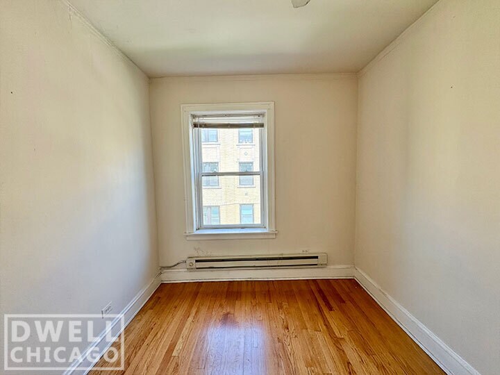 Building Photo - 3825 N Greenview Ave