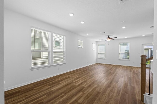 Building Photo - 2725 Woodall Dr
