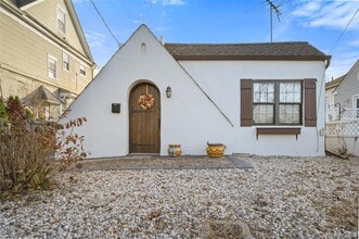 Building Photo - 150 Kings Hwy