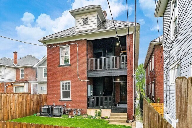 Building Photo - Renovated 2 Bed, 2 Bath Near Nationwide Hospital - Pet Friendly!