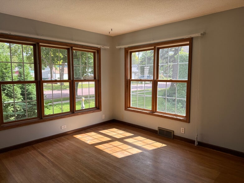 Building Photo - 50 S Washington St