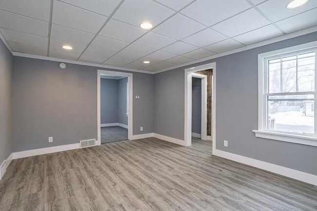 Building Photo - 801 Lake View Dr