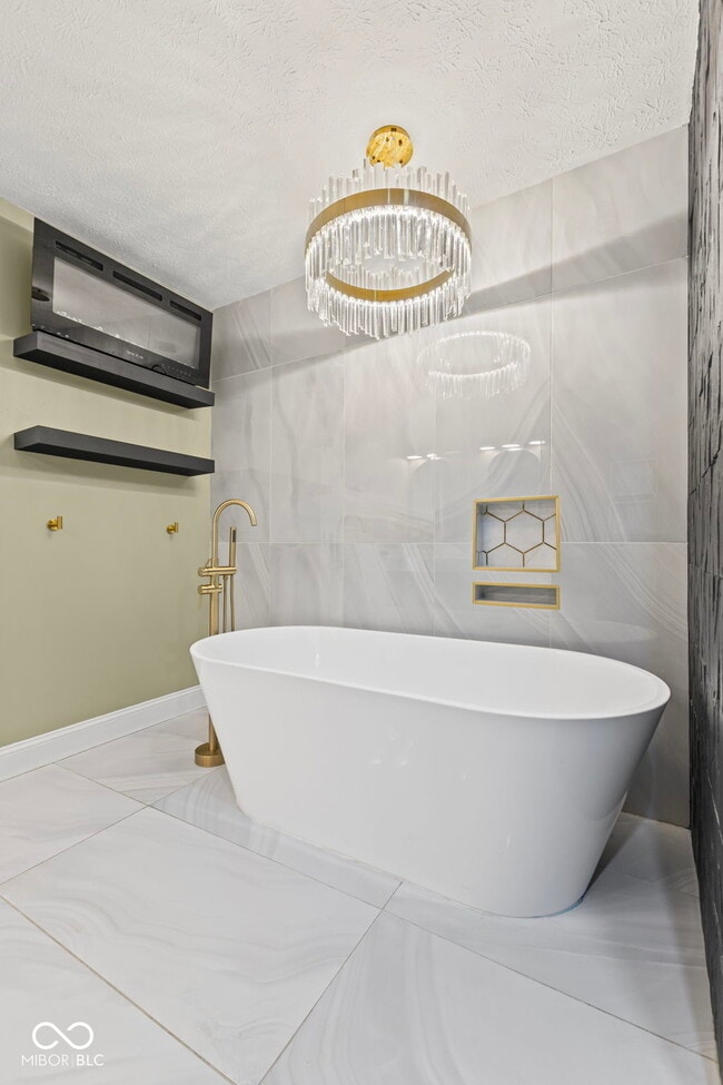 Building Photo - 721 E 23rd St