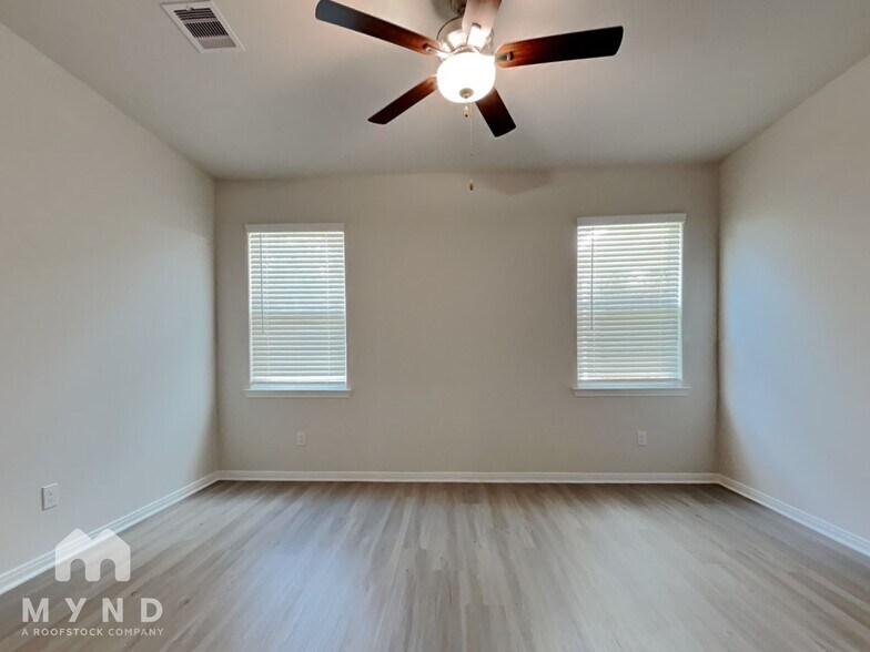 Building Photo - 15419 Maple Terrace Dr