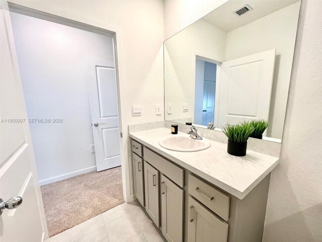 Building Photo - 429 NE 12th St