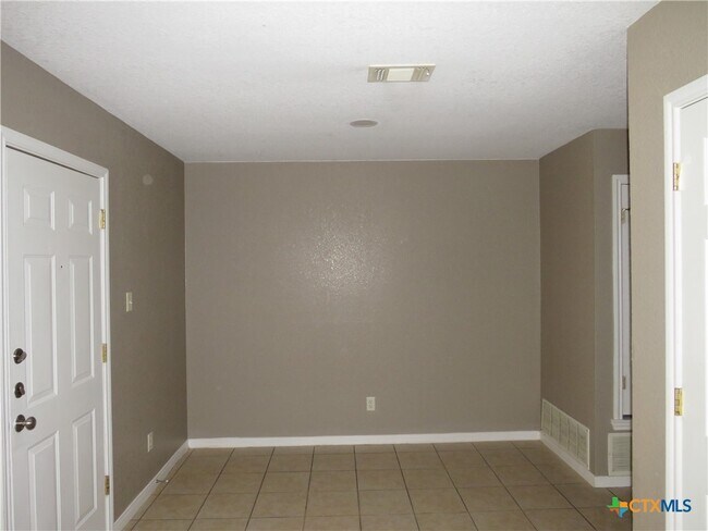 Building Photo - 3007 Dannen Ct