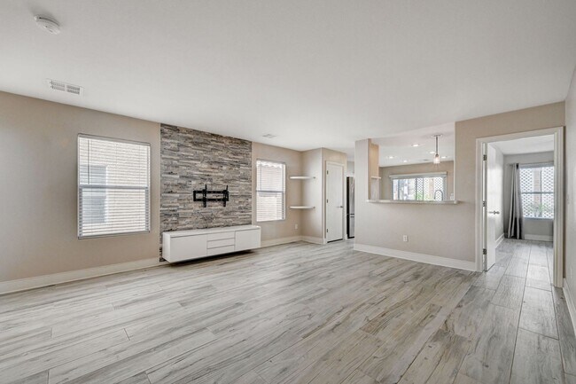 Building Photo - Stunning Southern Highlands Two Story
