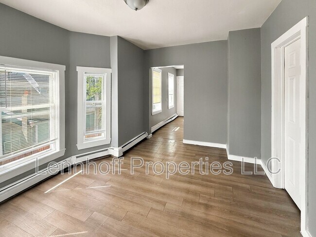Building Photo - 142 Jewett St