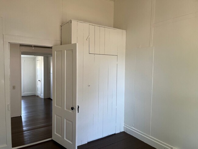 Building Photo - Early 1900's Charm In This Two Bedroom in Prescott