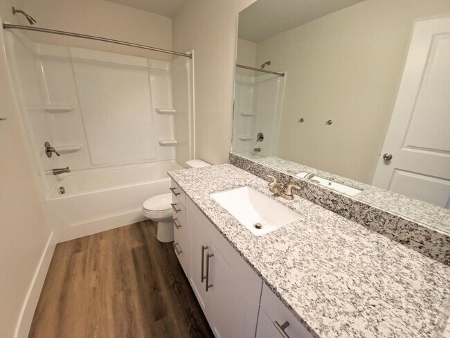 Building Photo - 1036 W 600 S