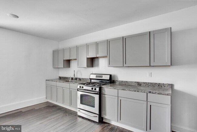 Building Photo - 2212 W Fayette St