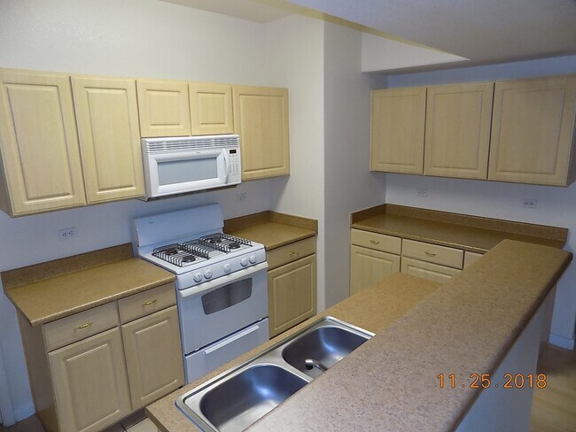 Building Photo - NW 1st floor condo