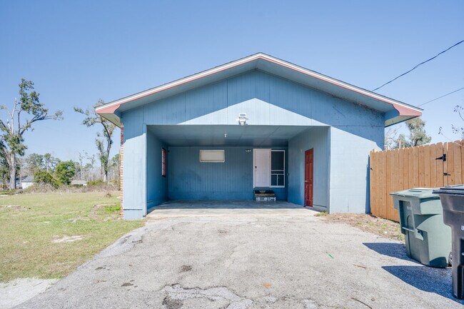 Building Photo - 214 Cactus St