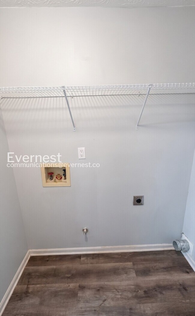 Building Photo - 7800 Park Ln