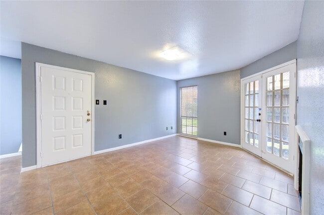 Building Photo - 12500 Sandpiper Dr