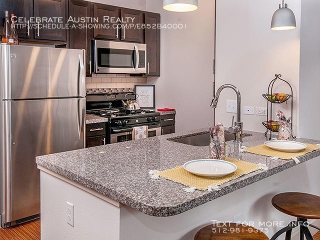 Building Photo - James on South First