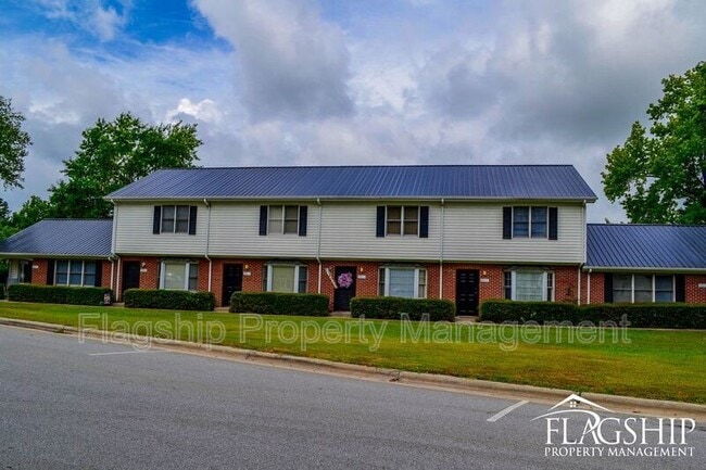 Building Photo - 3412-D N Walnut St