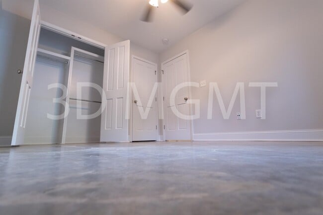 Building Photo - 105 Wedgewood Cr