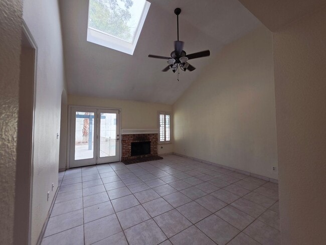 Building Photo - Single Story Home w/Pool in The Lakes!