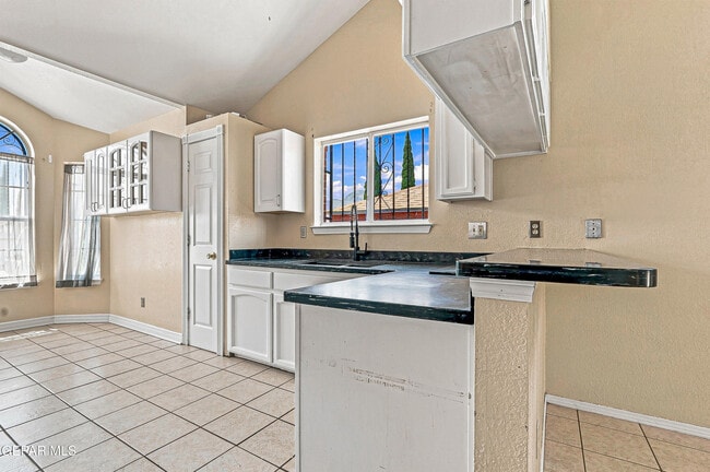 Building Photo - 4645 Loma De Plata Dr