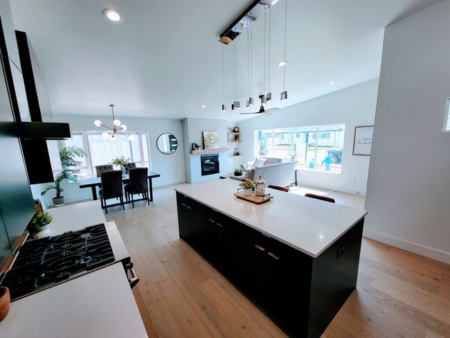 Building Photo - ABSOLUTELY UNBELIEVABLE NEW HIGH END CUSTOM HOME!