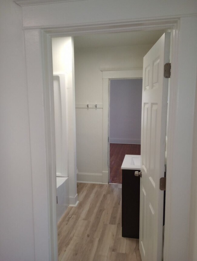 Building Photo - 615 Rebecca St