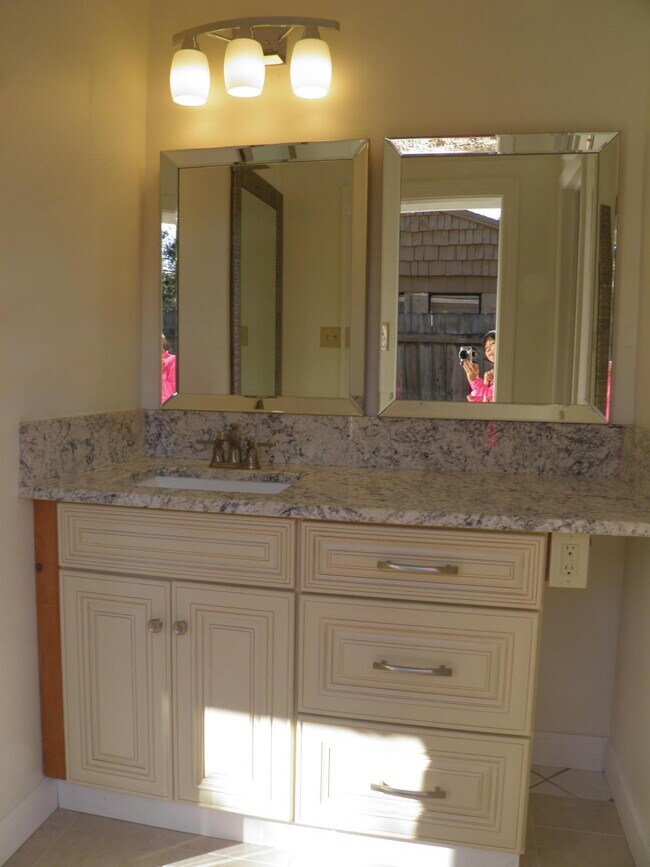 Building Photo - 103 Alden Dr