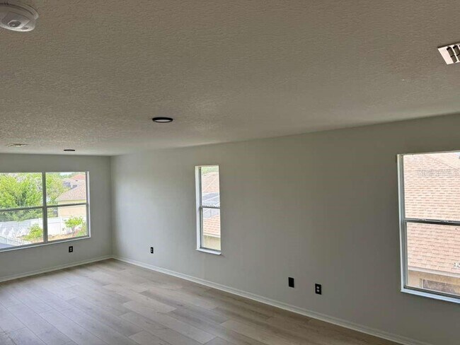 Building Photo - 13832 Hawk Lake Dr