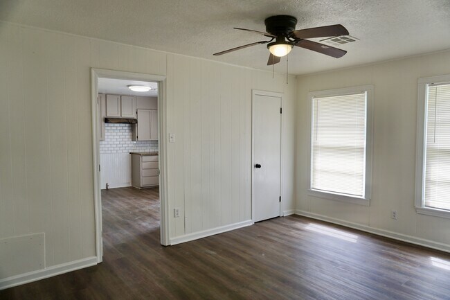 Building Photo - 3128 Speight Ave