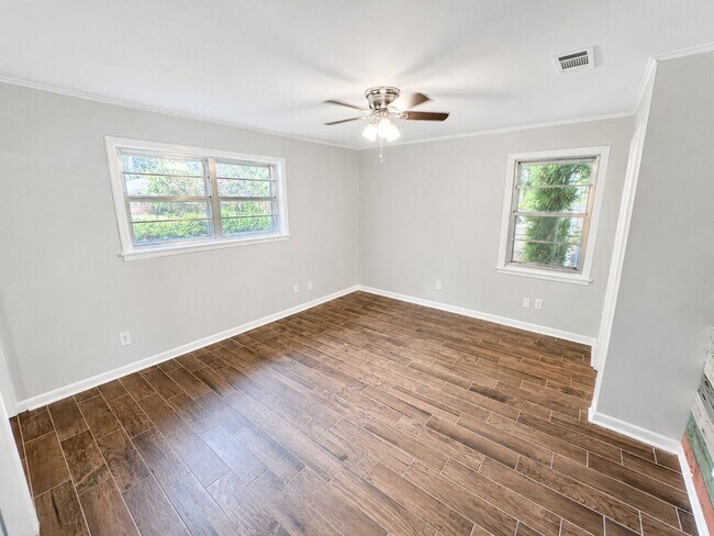 Building Photo - Charming 3-Bedroom Home with Spacious Backyard!