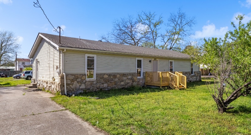 Building Photo - 600 Lincoln Dr