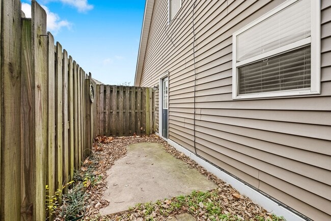 Building Photo - Wonderful two-story house