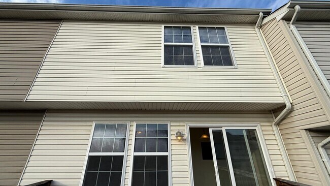 Building Photo - 12 Council Ct